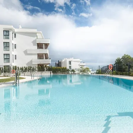 Seaside Escape With Views, Pool And Parking Rems Apartment
